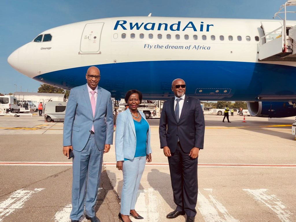 Paris Rwanda Rwandair inaugure avec succès son premier vol entre Kigali et Paris ...