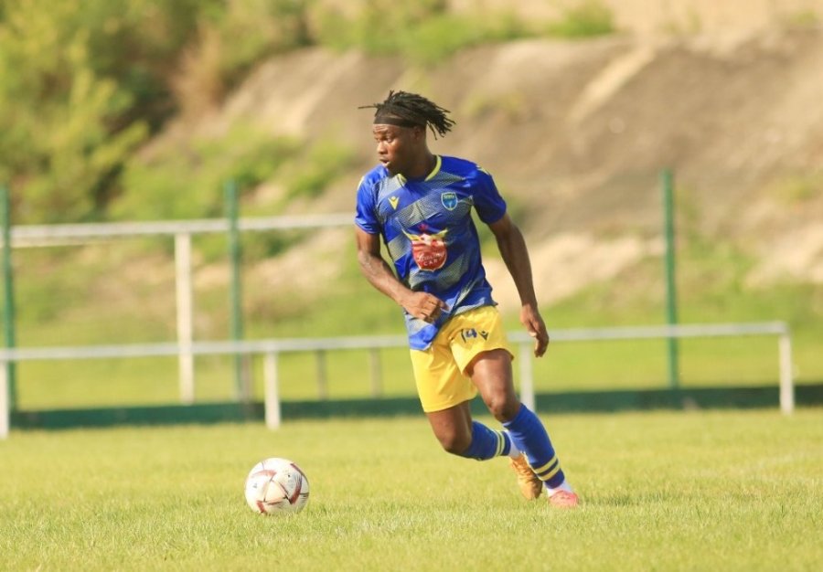 Umunya Gabon wifuzwa na Rayon Sports yageze mu Rwanda - Teradig News