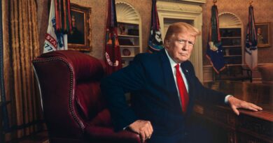 Perezida Donald Trump yarakajwe no kuba byamenyekanye ko abyukira mu nkono
