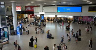 Ku Kibuga mpuzamahanga cy’indege cya Gatwick abagenzi bamaze amasaha babujijwe gukoresha ubwiherero