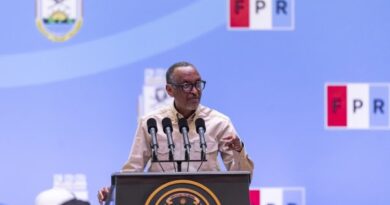 Perezida Kagame yavuze uko yigeze gufungurwa i Paris n’impanvubyabyo Perezida Kagame yavuze uko yigeze gufungurwa i Paris n’impanvubyabyo