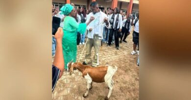 Nigeria: Umubyeyi yahaye umuhungu we ihene nk’impano yo gusoza amashuri