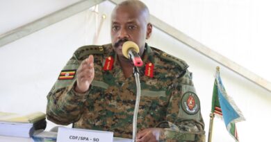 Gen Muhoozi yatanze miliyoni 100 z’amashilingi mu kwimika Umwami wa Tooro